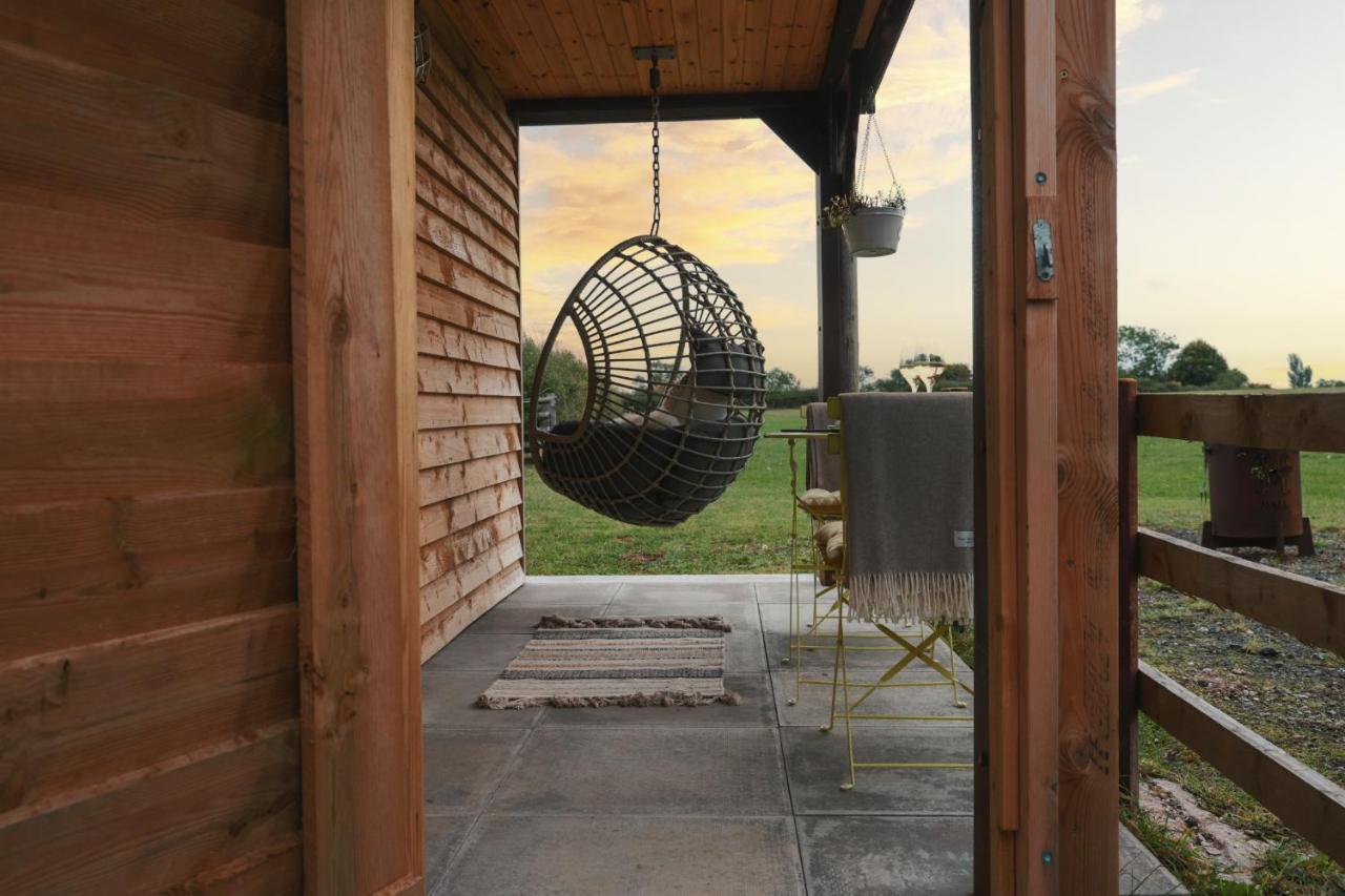 The Treehouse At Humblebee Hall Worcester Exterior photo